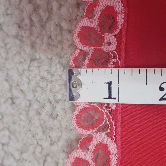 Dupont Vintage Cloth Napkins With Floral Lace Edges, Two Packs Of Four Napkins - Picture 7 of 14